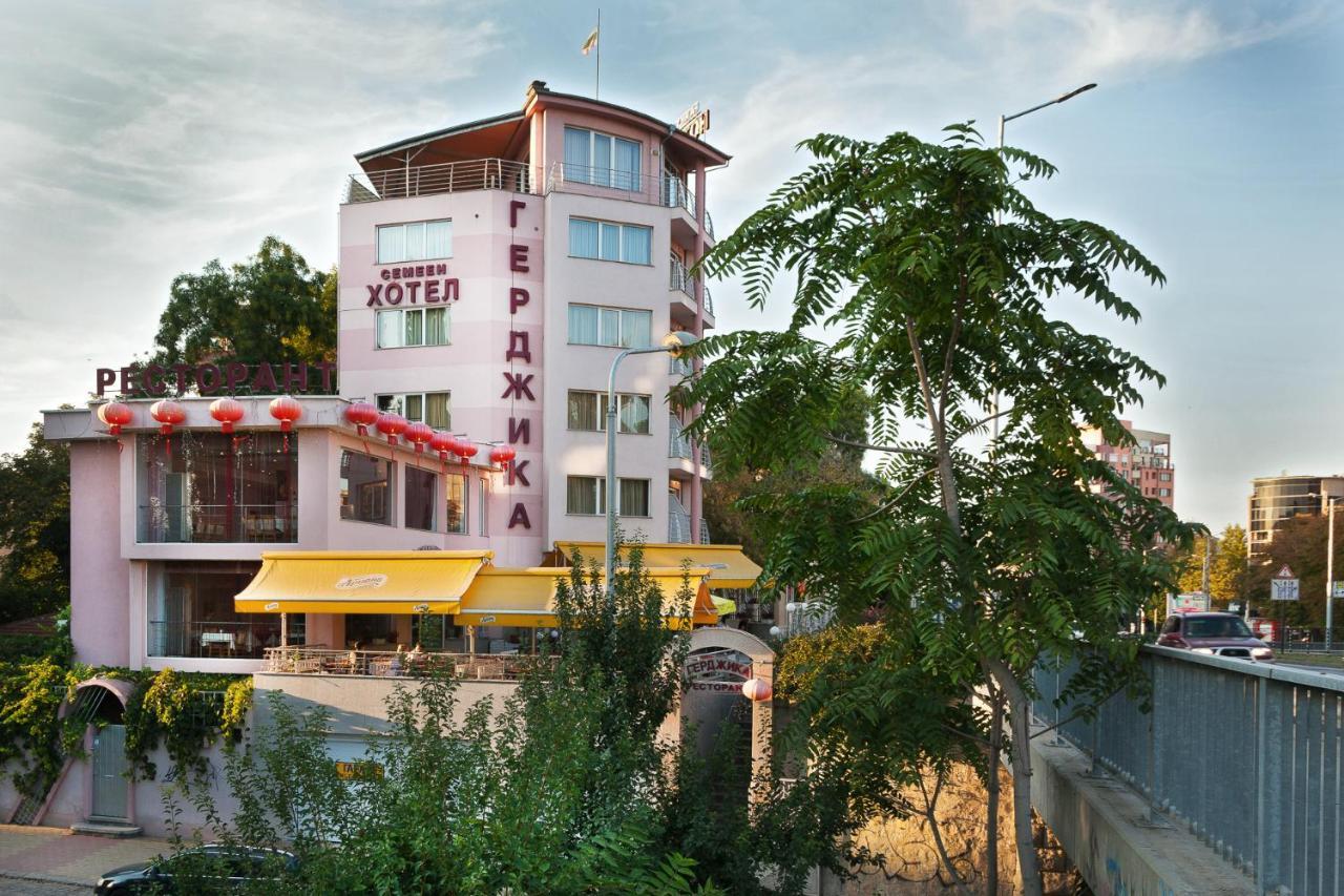 Family Hotel Gerdjika プロヴディフ エクステリア 写真